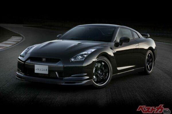 2007年の登場まで文字どおりヴェールに包まれていた