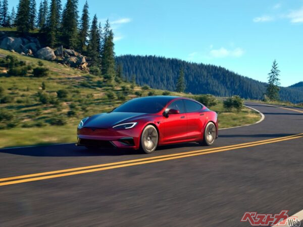 納車されたのはモデルS。本人が乗ることはほぼないのであくまでパフォーマンスとしての納車ではあったそうだ。