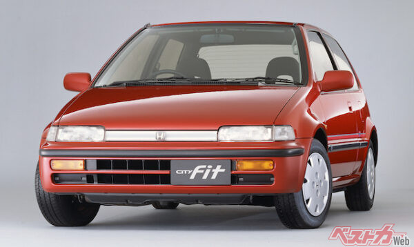 1988年10月にマイナーチェンジし後期型に。知る人ぞ知る1989年に追加されたシティフィット。後に車名として復活するのはご存じのとおり