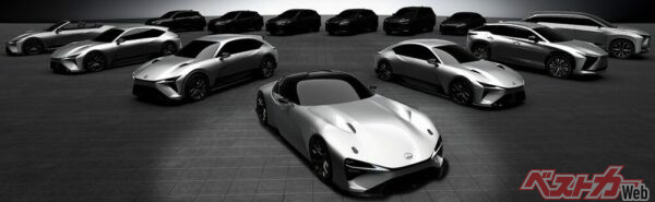 2021年12月14日に発表された、レクサスの将来のBEVラインアップ。先頭はフラグシップスポーツ、右がセダンコンセプト、その右はRZ、右端が大型SUV。ステーションワゴン風のモデルも確認されていた