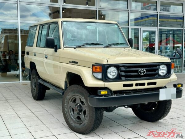 トヨタ 初代ランクル70。このベージュカラーは当時存在した‘‘トクサイ’‘という方法でオーダーされたもの