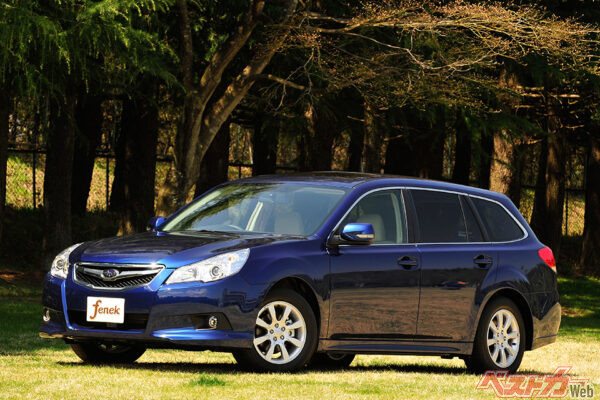 2009年登場の5代目スバル レガシィツーリングワゴン。パワーユニットは水平対向4気筒の2.5L・NAと2.5Lターボを用意。後期型はFB型2.5L・NAと2Lターボを搭載