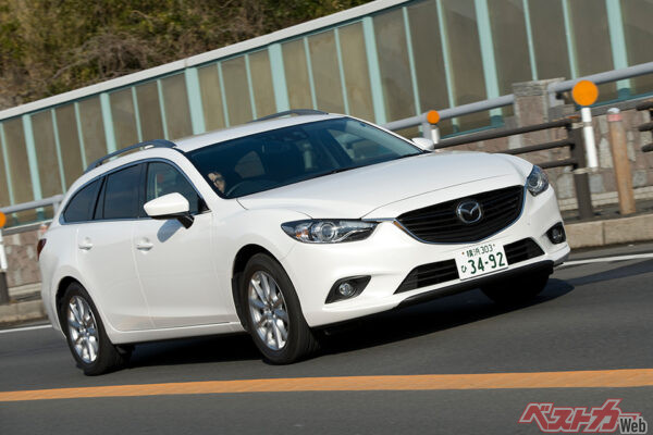 マツダ アテンザワゴン(3代目・2012年登場)。2.2Lディーゼルターボ(175ps/42.8kgm)の走りはトルクフル