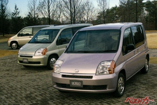 まさにユーロトラムのように窓が大きく感じられる。子どもが景色を楽しめるようドアガラス下端を低い位置まで設定したとのこと