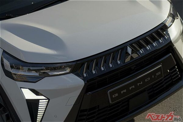 欧州で三菱「グランディス」が復活！　縦型10.1インチディスプレイも圧巻！　新世代はハイブリッドSUVで登場　