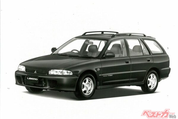 1995年のマイナーチェンジは性能アップだけでなくフロントも初代ランサーエボリューションと同デザインのものにするといった力の入れよう