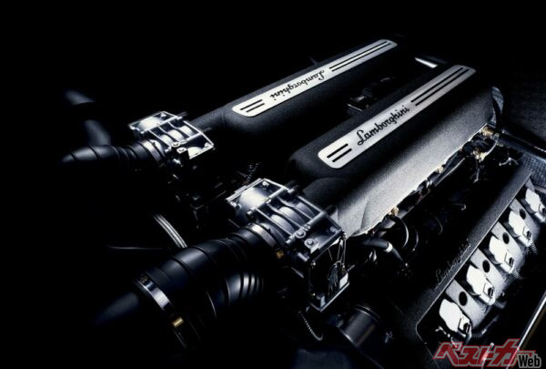 ランボルギーニ初のV10エンジンを搭載したガヤルド。最高出力は520PSを発生
