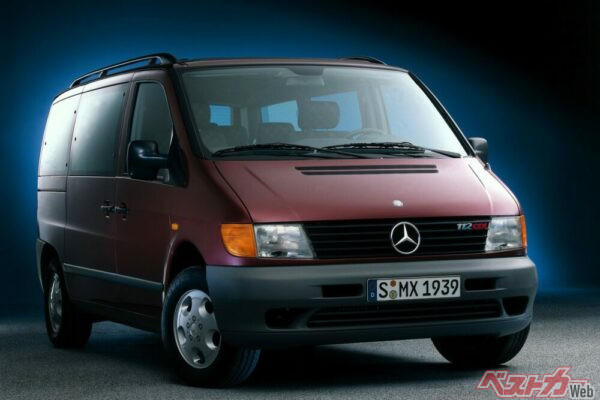 初代Vクラスは商用車であるVitoの乗用モデルとして1996年に登場