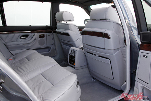 1990年代に出たクルマとは思えない高級感。座り心地の良さが写真からも伝わる