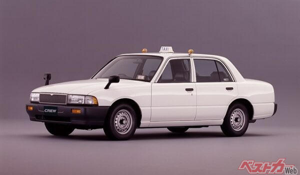 1993年に登場したクルー。画像はタクシー架装としての例。