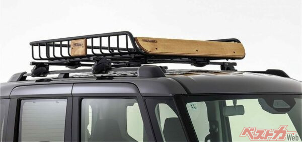 耐久性に優れたウッドをあしらったルーフラック。フルとハーフが選べる！