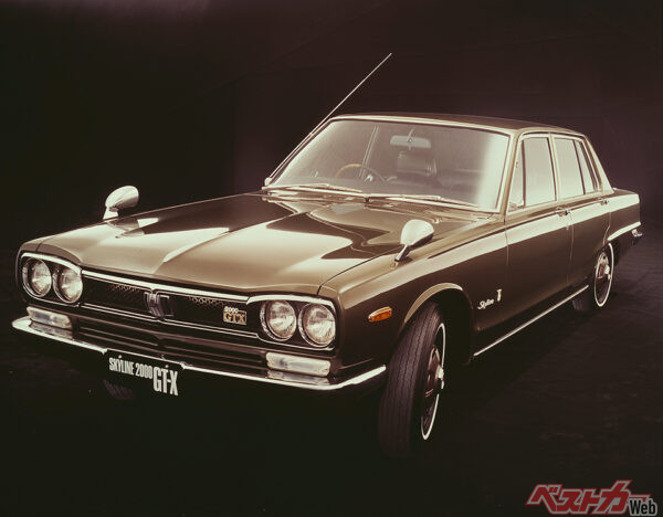 斎藤少年の目にはハコスカのエッジの効いたボクシーなデザインが強くて速そうに映った