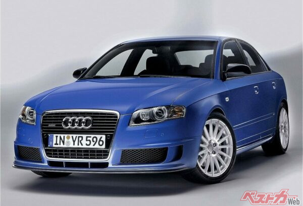 2005年にデビューしたB7系アウディA4。フロントライト目尻からテールに至るプレスラインのエッジの効きっぷりがすごい