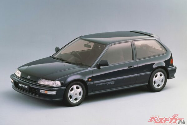 RSグレードはグランドシビックやCR-XのSiRに相当!? 先代となるワンダーシビックも4代目フィットとなんだか顔の雰囲気が似ているかもしれない