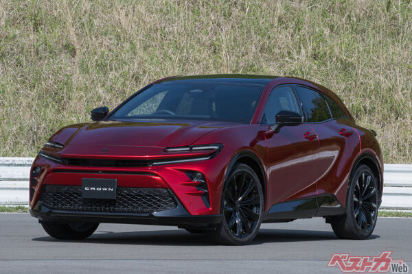 クラウンスポーツは2023年10月にハイブリッドが登場。中古相場は約540万～760万円