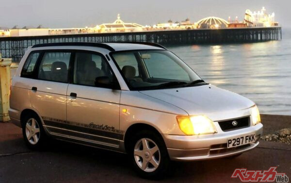 1996年登場のダイハツ パイザー。CMにはアグネス・ラムが起用された