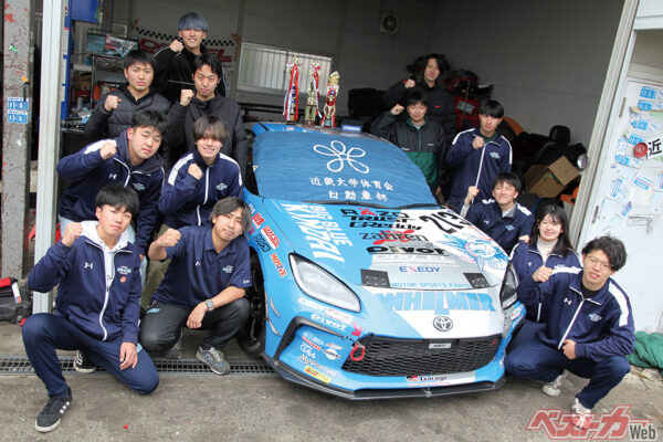 近畿大学自動車部のみなさん。これでも部員のごく一部であり、部員数確保に苦労する他大学は羨ましい!?