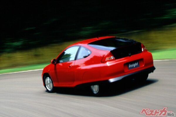 CR-Xを彷彿とさせるリアではあるが、CR-Xのような楽しみ方をするクルマではない