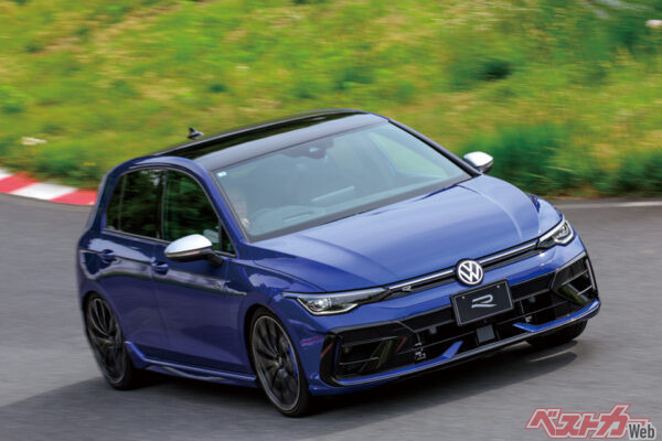 後輪トルクベクタリング機構を備えた4WDシステムを採用するゴルフR。333ps、42.8kgmの2L直4ターボのパワーを効果的に路面に伝える