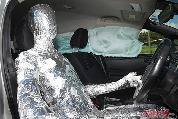 落雷テストでサイドエアバッグが誤作動してしまった