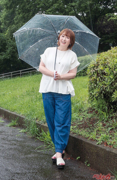 東京と熱海、2拠点生活を続ける内海さん。お気に入りのドライブコースは？ との質問には「熱函道路。富士山も一望できて景色がいいんです」。これからもどうかご安全に！