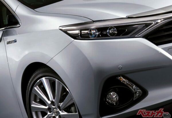 実は結構活躍してた！　安価な4ドアハイブリッドのセダン!!　トヨタ SAIはクラウンより手頃感を狙うもFF採用がウケなかった!?