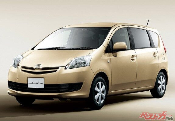 ダイハツ ブーンルミナス。運転のしやすさはブーン譲りで、メインターゲットに据えた“子育て女性”にピッタリのものとなっていた