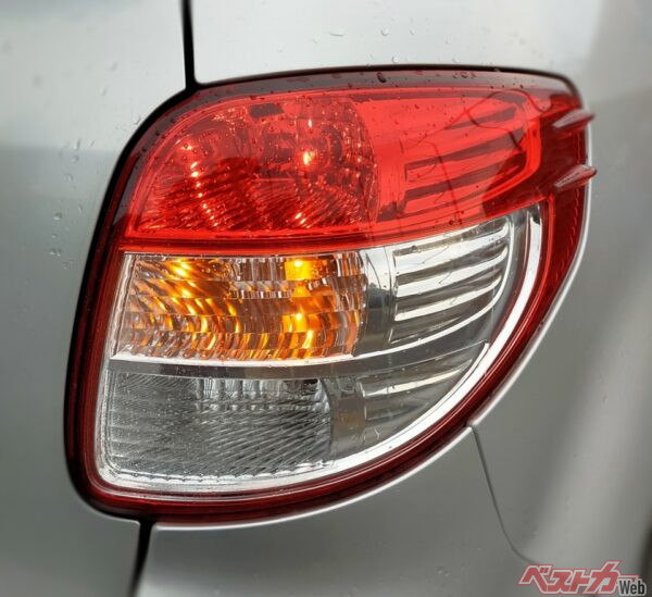 合図のミスが迷惑運転に!?　ウインカーとハザードランプの最適解