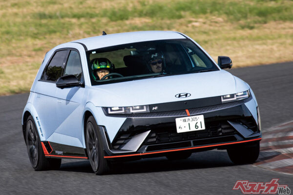 BEVのIONIQ5Nは、後輪モーターが303kWと強力で、FR的な操縦性を味わえる