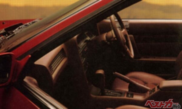 スープラ(A70）のインテリア。高級感のあるデザインとつくり込みは時代を象徴している