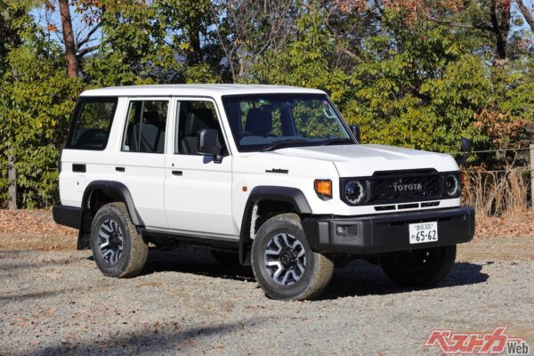 シャフトなどが露呈しているフレーム車。国連規定で1dBのオーバーは認められている