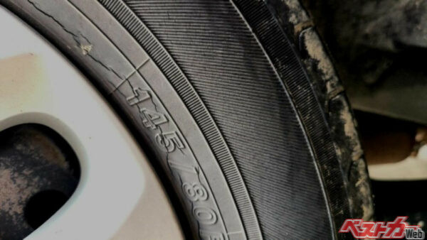 走行頻度が少なくても劣化は進行。危険な状態のタイヤで走行することがないよう、購入から時間が経ったタイヤの状態はマメにチェックしよう