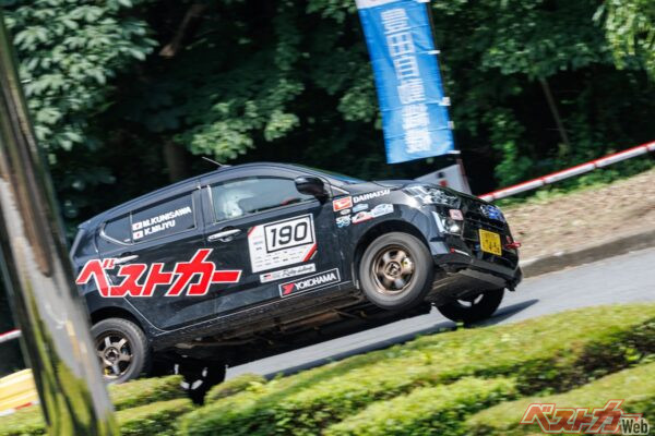 初ラリーで片輪走行。これには大興奮だ