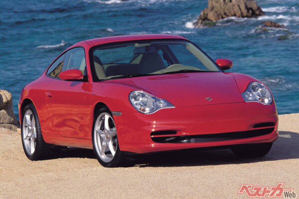 「おっさん’sポルシェ」こと、996型911カレラ（後期型）。注目相場：330万円～490万円。新車時は人気薄だったが、今見ると「令和のナローポルシェ」という印象だ