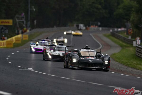 WECハイパーカークラスの規則「新規開発5年禁止」の5年目にあたるGR010 HYBIRD（先頭。8号車）。ライバルに対するハンディを背負っての参戦だった