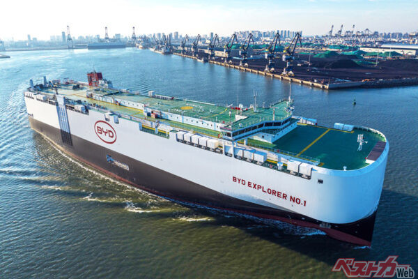 BYDの車両運搬船。欧州では販売台数がテスラを抜いたというが今後はどうなる?
