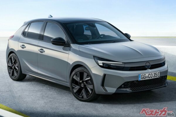 ディーラーも開かれないまま本国では2023年にコルサがマイナーチェンジ。顔も変わってしまった