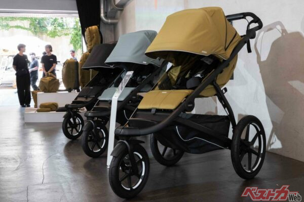 ベビーカーもスタイリッシュだ