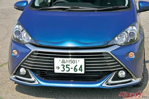 大きな開口部のフロントグリルだけでもノーマルアクアとの違いが強調されるが、G’sはサイド、リアとトータルコーディネイト