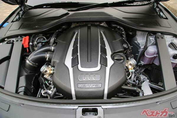 メインの4Lユニットは、従来の4.2Lから排気量ダウンながらパワー&トルクアップ。手持ちのストップウォッチ計測でも0～100km/h加速5秒台を記録