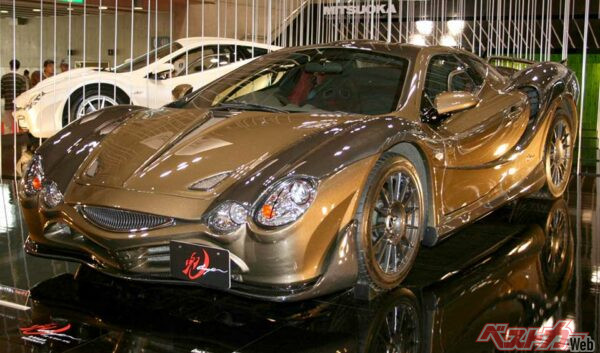 鎧兜をイメージしたカーボンエアロパーツを装着した「兜」は限定5台で発売された