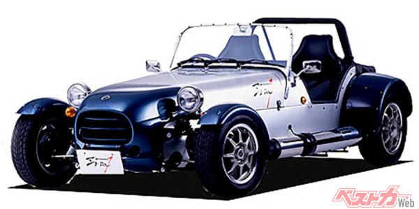 ベースはロードスター。エアバッグも装備し、衝突安全性にも充分配慮していた