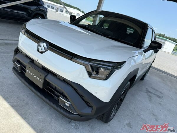 スズキすごっ!!　ナビとメーターの高さ違くね!?　新型eビターラのこだわりが感動モノだった