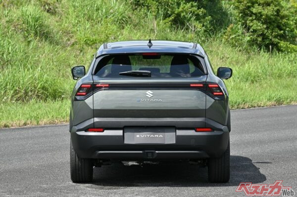 左サイドミラーに注目。きちんと補助ミラーが付いている