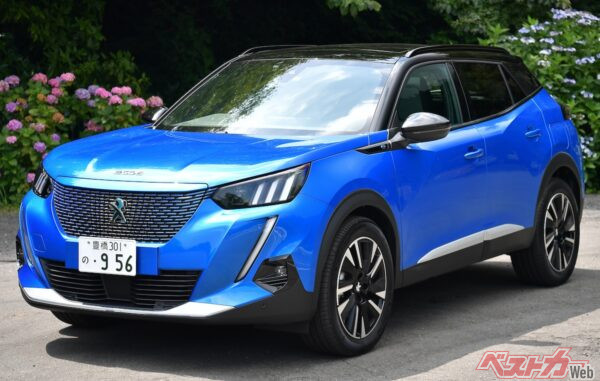 ベンチマークとなったe2008。サイズ感もよく仮想ライバルとしてはまさにぴったりな存在だ