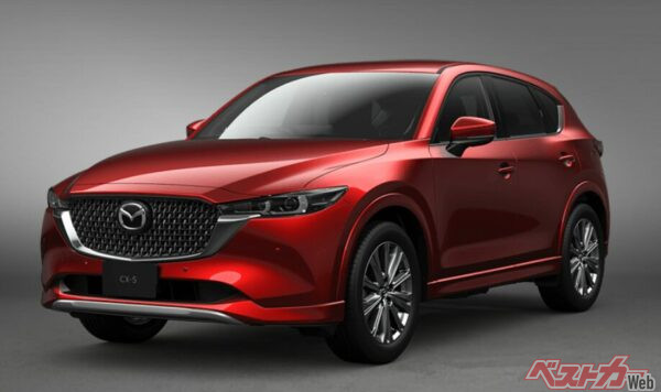 2017年2月に登場した現行2代目CX-5。ボディサイズは全長4575×全幅1845×全高1690mm