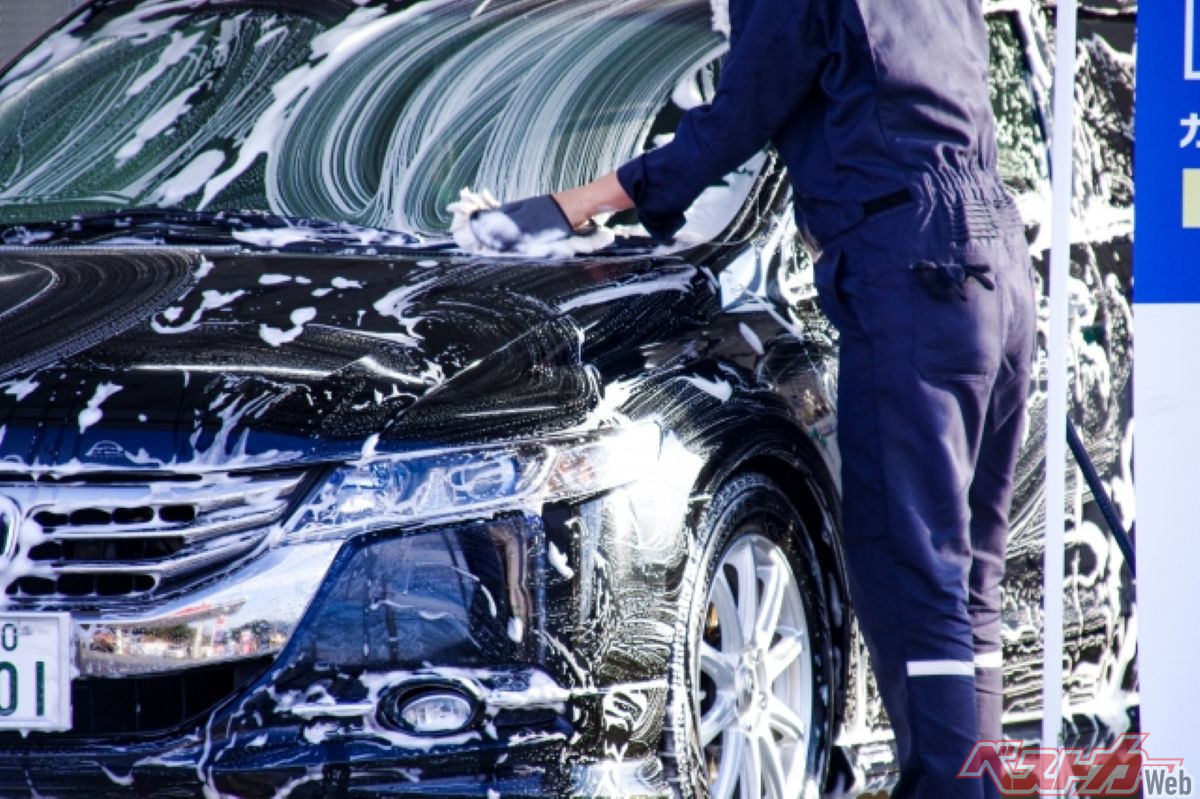 専門店の手洗い洗車はなぜキレイ？ プロクオリティに迫るDIY洗車のコツお教えします - 自動車情報誌「ベストカー」
