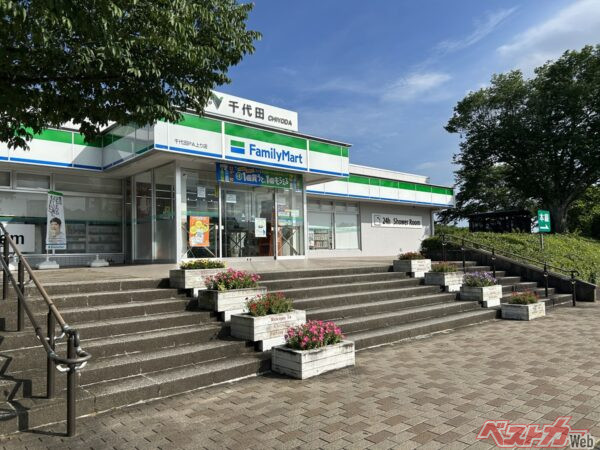 写真は千代田PA。高速道路外の一般駐車場から入場することも可能