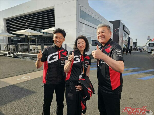 ル・マン24時間レースのパドックで撮影に応じるトヨタ自動車の中嶋裕樹副社長兼CTO（右端）
