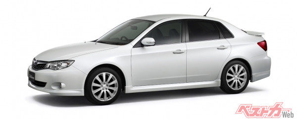 2008年10月の登場からスポーティ仕様の「2.0i-S」がラインナップされていた